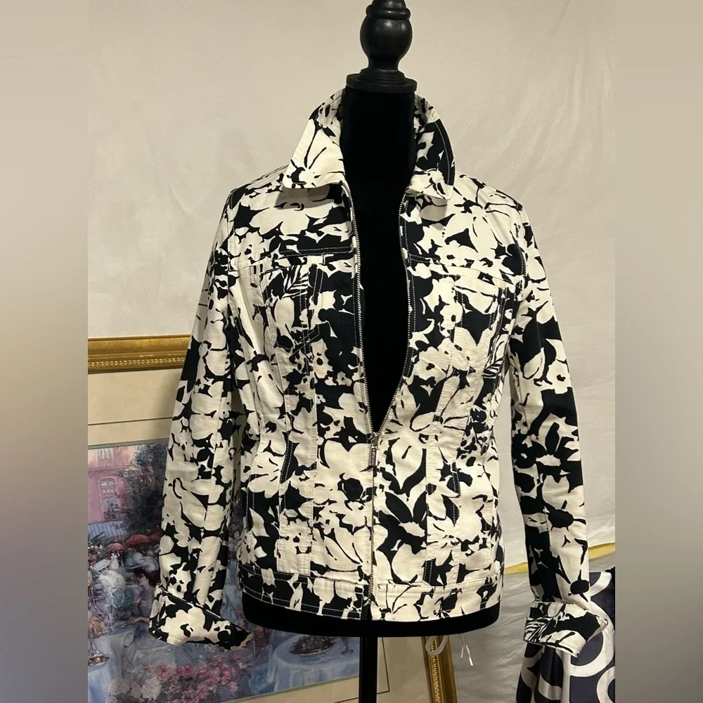 Rare Jones NY Jean Jacket, floral print 4 pockets with collar. NWOT Amazing!! - Picture 2 of 12